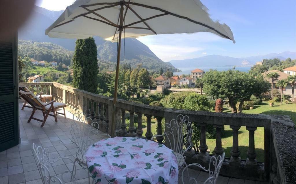 Bed and Breakfast Il Motto Di Tommy Castelveccana Exterior foto