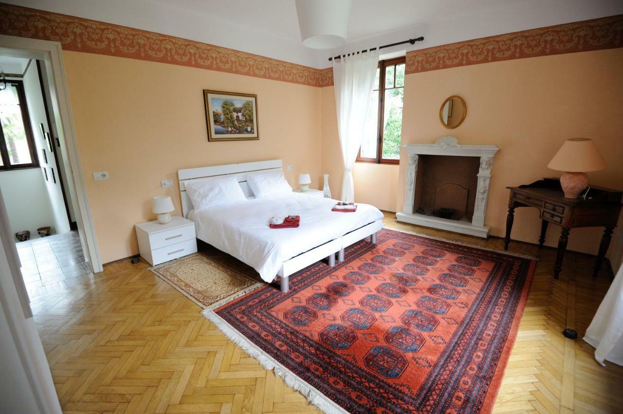 Bed and Breakfast Il Motto Di Tommy Castelveccana Exterior foto