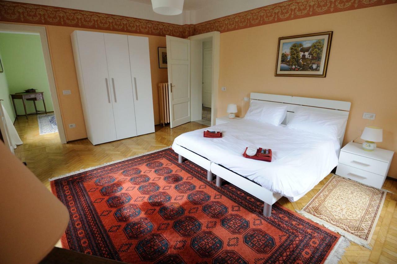 Bed and Breakfast Il Motto Di Tommy Castelveccana Exterior foto