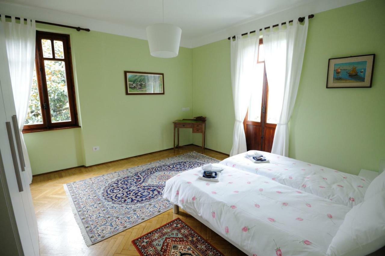 Bed and Breakfast Il Motto Di Tommy Castelveccana Exterior foto